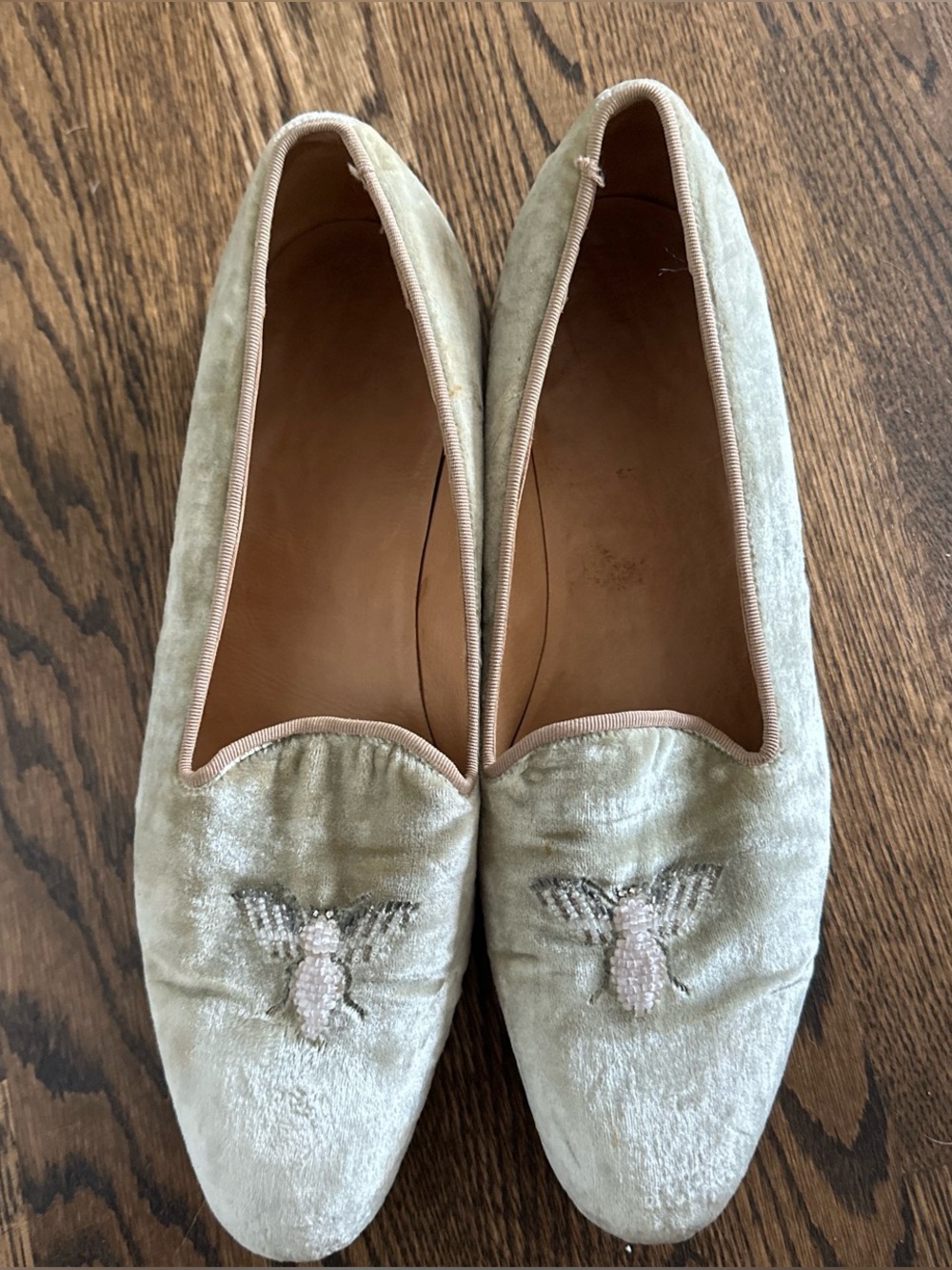 Beaded Bee Velvet Women's loafer Light Sage